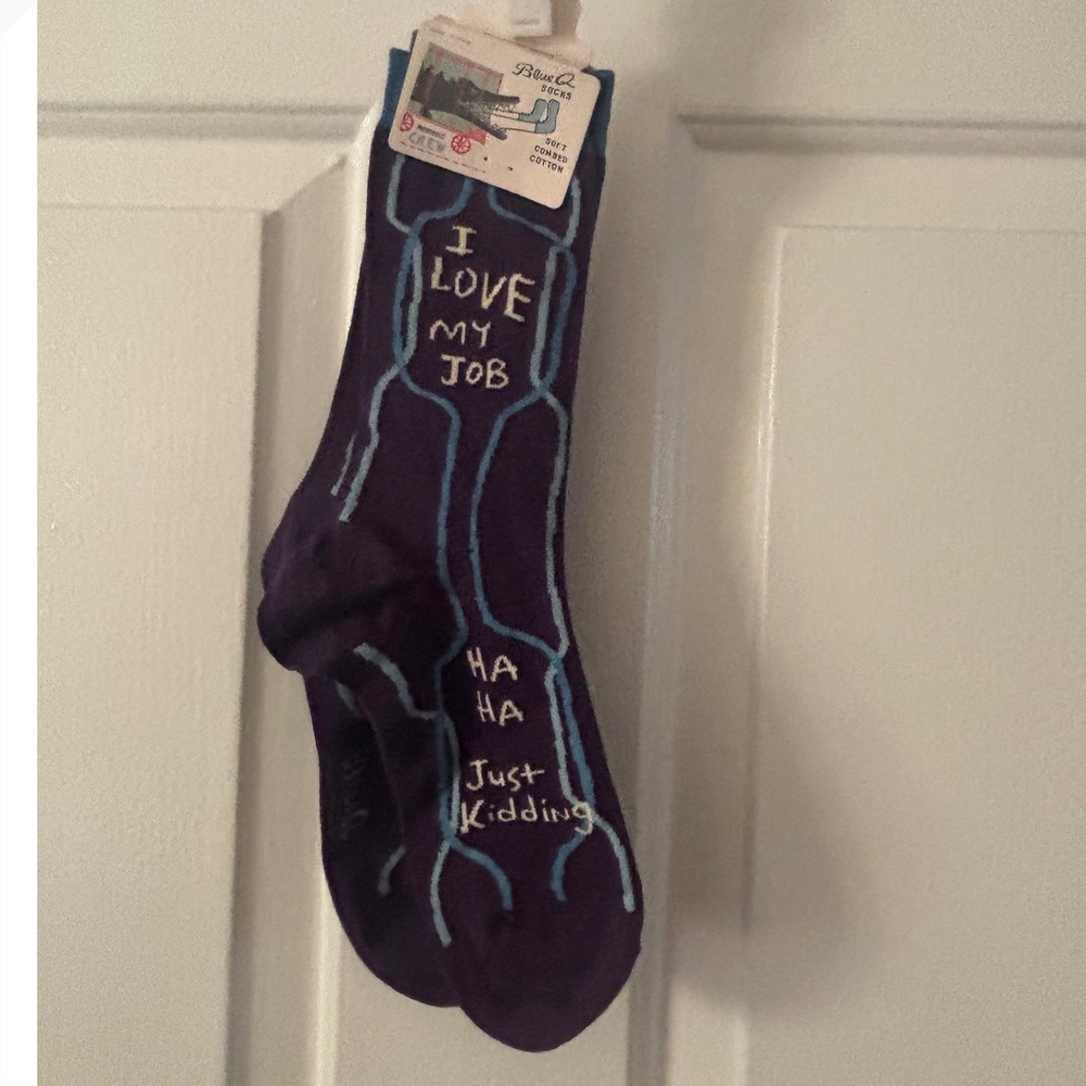 New Blue Q I Love My Job Just Kidding Purple Novelty Crew Socks SW453 Mens 5-10